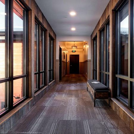 Compass Rose Lodge Huntsville Bagian luar foto