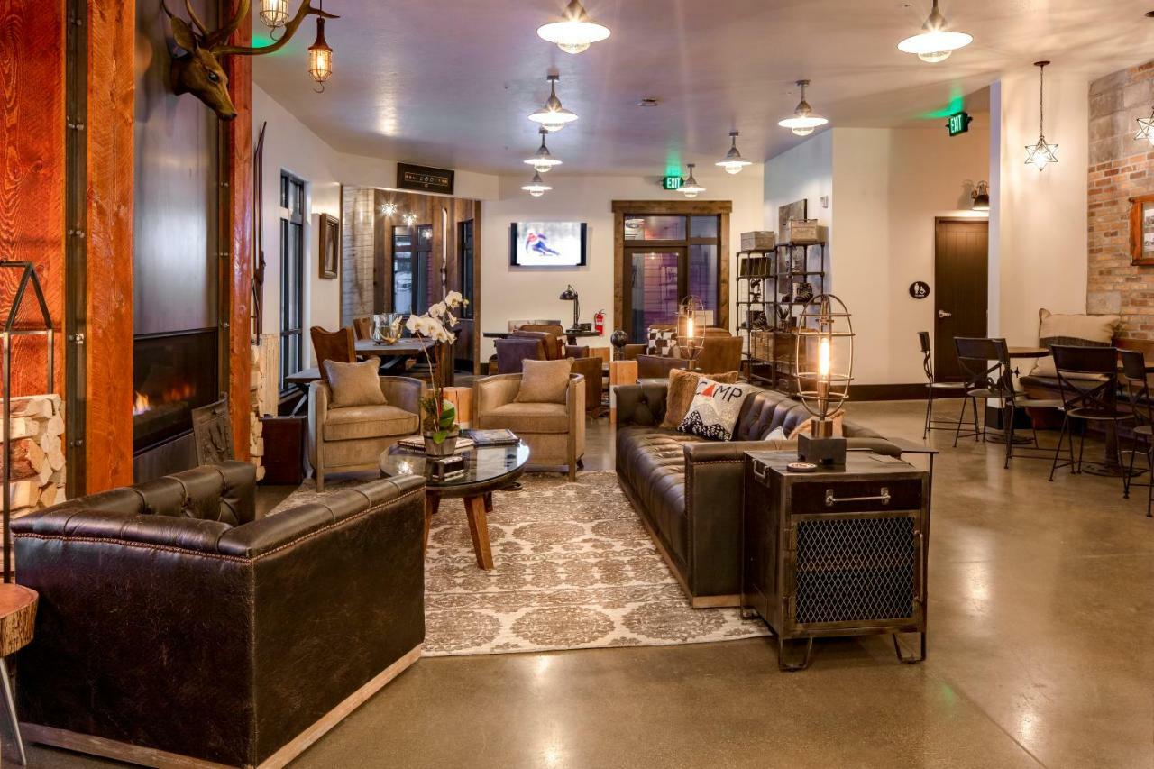 Compass Rose Lodge Huntsville Bagian luar foto