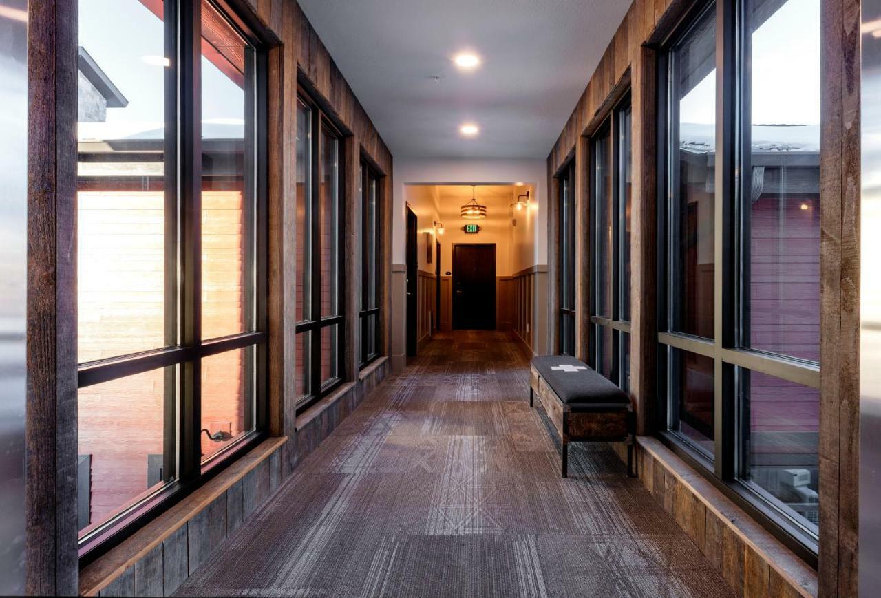 Compass Rose Lodge Huntsville Bagian luar foto
