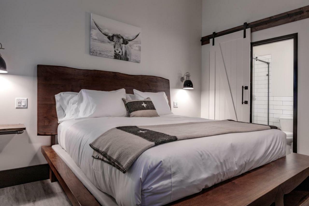 Compass Rose Lodge Huntsville Bagian luar foto
