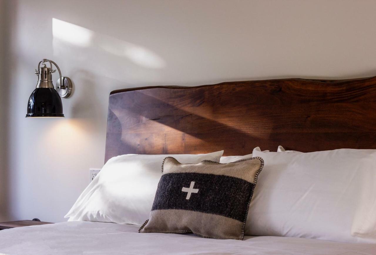 Compass Rose Lodge Huntsville Bagian luar foto
