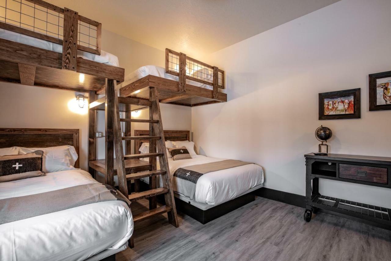 Compass Rose Lodge Huntsville Bagian luar foto